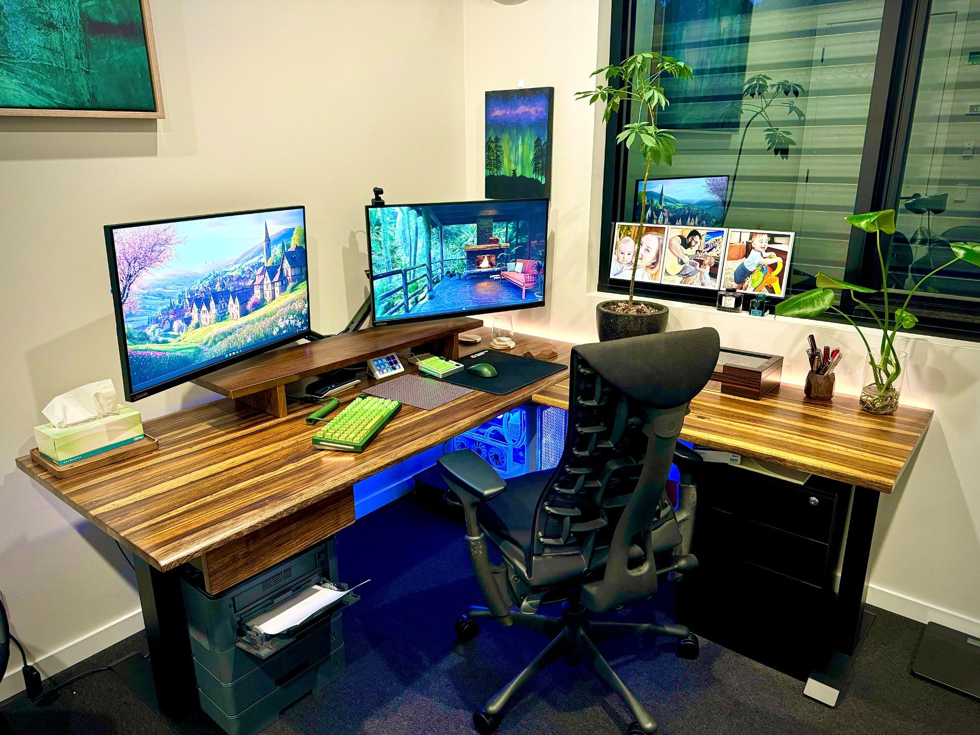 Dr Ouveysi's consulting desk at Yarra Trail Medical